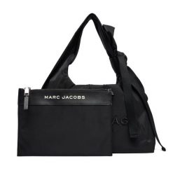 Torebka Marc Jacobs. Czarne torebki klasyczne damskie MARC JACOBS, bez wzorów, bez dodatków. Za 1,499.00 zł.