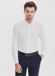 PAKO LORENTE – Biała dzianinowa koszula męska. Białe koszule męskie Pako Lorente, m, bez wzorów, z dzianiny, bez kołnierzyka, bez ramiączek. Za 299.99 zł.