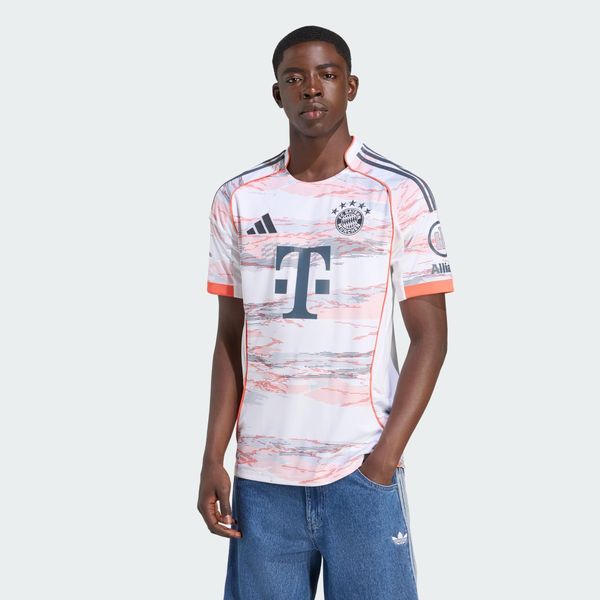 Koszulka FC Bayern 25/26 Away. Białe t-shirty sportowe męskie Adidas, xl, bez ramiączek, do piłki nożnej. Za 439.00 zł.