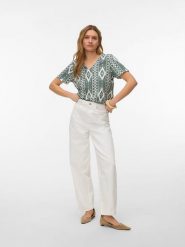 Vero Moda Koszulka w kolorze zielono-białym rozmiar: XL. Zielone t-shirty damskie Vero Moda, xl, bez wzorów, bez kołnierzyka. Za 55.95 zł.