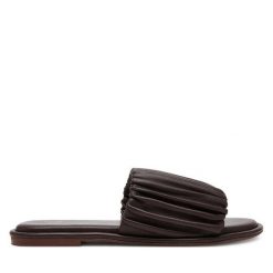 Klapki Bronx. Brązowe klapki damskie Bronx, bez wzorów, bez obcasa. Za 269.99 zł.