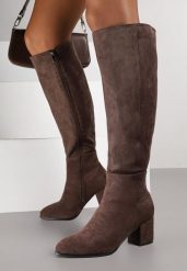 Brązowe Kozaki z Imitacji Zamszu do Kolana Vices na Niskim Słupku Ilodia. Brązowe kozaki damskie Born2be, z jeansu, bez obcasa, na obcasie. Za 149.99 zł.