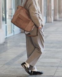 Duża torebka pleciona na ramię shopperka skórzana - MARCO MAZZINI beżowa. Brązowe torebki klasyczne damskie bez wzorów, ze skóry, duże, bez dodatków. Za 659.00 zł.