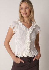 Biała Prążkowana Bluzka z Wiskozą Ozdobiona Falbanami Delestra. Białe bluzki damskie Born2be, s, bez wzorów, z materiału, eleganckie, bez kołnierzyka, bez ramiączek. Za 99.99 zł.