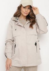 Jasnobeżowa Kurtka Parka z Kapturem i Kieszeniami z Możliwością Ściągnięcia w Talii Kailisse. Brązowe kurtki damskie Born2be, l, bez wzorów, z jeansu. Za 329.99 zł.