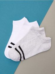 Skarpetki 4 pack - szary. Szare skarpetki męskie Sinsay, bez wzorów. W wyprzedaży za 7.99 zł.