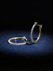 ATELIER DU DIAMANT Złote kolczyki-kreole "Créoles sublimes" z diamentami rozmiar: onesize. Żółte kolczyki damskie ATELIER DU DIAMANT, z diamentem, złote. Za 1,217.99 zł.