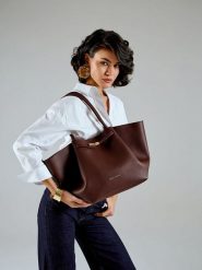 Vince Camuto Shopper bag "Prato" w kolorze brązowym - 52 x 27 x 13 cm rozmiar: onesize. Brązowe shopper bag damskie Vince Camuto, bez wzorów, z materiału, na ramię, bez dodatków. Za 122.96 zł.