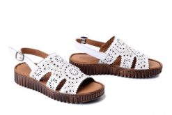 KOCH 030.332.338 white, sandały damskie. Białe sandały damskie KOCH, w ażurowe wzory, z gumy, bez obcasa. Za 239.90 zł.