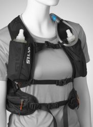 Plecak biegowy Silva Strive Mountain Pack 17+3. Czarne plecaki damskie SILVA, bez wzorów, z tkaniny. Za 395.99 zł.