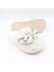 Confly Kapcie w kolorze białym rozmiar: 37. Białe kapcie damskie Confly. Za 65.38 zł.