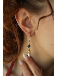 Pierres delicates Pozłacane kolczyki z cyrkoniami rozmiar: onesize. Niebieskie kolczyki damskie Pierres delicates, z cyrkonią, pozłacane. Za 91.34 zł.