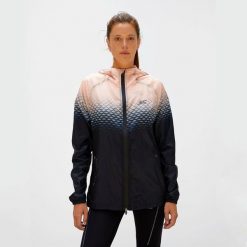 Damska lekka kurtka przeciwwiatrowa do biegania i trailu PERFORMANCE WINDBREAKER. Czerwone kurtki do biegania damskie BODYCROSS, l, bez wzorów, z materiału, z kapturem. Za 739.99 zł.