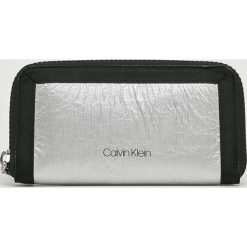 Calvin Klein - Portfel. Szare portfele damskie CALVIN KLEIN, bez wzorów, z materiału. W wyprzedaży za 159.90 zł.