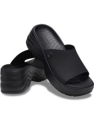 Crocs Klapki "Skyline" w kolorze czarnym rozmiar: 36/37. Czarne klapki damskie Crocs, bez wzorów, bez obcasa. Za 153.71 zł.