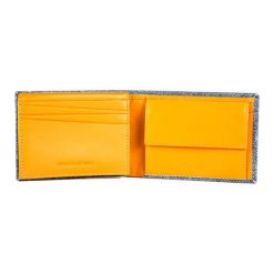 Skórzany portfel w kolorze jasnoniebieskim - (S)11 x (W)8 x (G)1 cm. Niebieskie portfele męskie Pepe Jeans Accessories, bez wzorów, z materiału. W wyprzedaży za 109.95 zł.