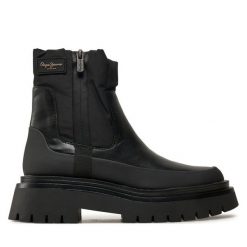 Botki Pepe Jeans. Czarne botki damskie Pepe Jeans, z jeansu, bez obcasa, na płaskiej podeszwie, bez zapięcia. Za 329.99 zł.