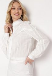 Biała Bawełniana Koszula z Falbanką i Ażurowymi Wstawkami Wistiera. Białe koszule damskie Born2be, l, w ażurowe wzory, z bawełny, eleganckie, bez kołnierzyka, bez ramiączek. Za 109.99 zł.