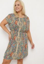 Zielono-Beżowa Wiskozowa Sukienka w Stylu Boho o Pudełkowym Kroju z Materiałowym Paskiem Neteri. Zielone sukienki damskie Born2be, na co dzień, xl, bez wzorów, z materiału, boho, bez kołnierzyka, bez ramiączek, midi. W wyprzedaży za 43.99 zł.