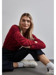 Street One Sweter w kolorze czerwonym rozmiar: 44. Czerwone swetry klasyczne damskie Street One, ze splotem, bez kołnierzyka. Za 177.95 zł.