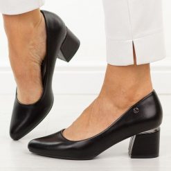 Czarne czółenka damskie na obacasie Vinceza 62292. Czarne czółenka damskie VINCEZA, bez wzorów, ze skóry, bez obcasa, na obcasie. Za 179.00 zł.