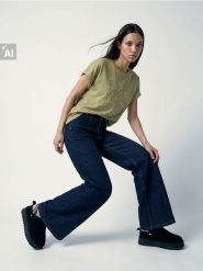 Bawełniana koszulka z haftem - czerwony. Czerwone t-shirty damskie Sinsay, l, bez wzorów, z bawełny, bez kołnierzyka. Za 25.99 zł.