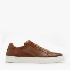 Półbuty męskie w sportowym stylu DILLON. Brązowe półbuty męskie Ryłko, ze skóry, bez zapięcia. W wyprzedaży za 299.99 zł.