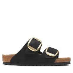 Klapki Birkenstock. Czarne klapki damskie Birkenstock, bez wzorów, bez obcasa. Za 559.99 zł.
