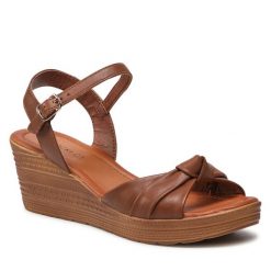 Sandały Lasocki. Czarne sandały damskie Lasocki, bez wzorów, bez obcasa, na słupku. Za 199.99 zł.