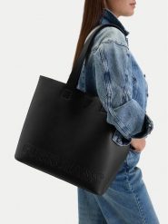 Guess Jeans Torebka CWBEO-GUESS-B-010-09 Czarny. Czarne torebki klasyczne damskie Guess Jeans, z aplikacjami, z jeansu, bez dodatków. Za 249.99 zł.