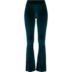 Damskie legginsy z wysoką talią Urban Classics velvet boot (GT). Czerwone legginsy damskie Urban Classics, bez wzorów, z weluru. Za 140.00 zł.