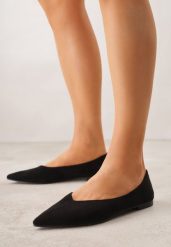 Czarne Balerinki z Imitacji Zamszu ze Szpiczastym Noskiem Melikel. Czarne baleriny damskie Renee, bez wzorów, z satyny, bez obcasa. Za 89.99 zł.