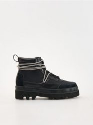 Buty ze skórzanymi elementami - czarny. Czarne buty trekkingowe męskie Reserved, z materiału, bez zapięcia. W wyprzedaży za 139.99 zł.