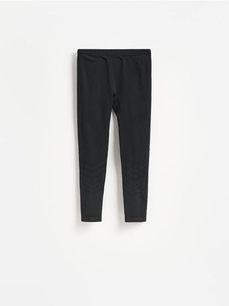 Sportowe legginsy - czarny. Czarne spodnie sportowe męskie Reserved, z dzianiny. Za 99.99 zł.