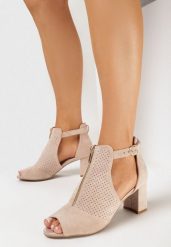 Beżowe Sandały Peep Toe na Słupku z Perforacją i Wycięciami Daisee. Brązowe sandały damskie Born2be, bez wzorów, bez obcasa, na obcasie. Za 109.99 zł.