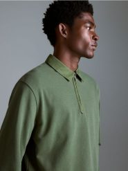 Koszulka polo comfort fit - oliwkowy. Zielone koszulki polo męskie Reserved, l, bez wzorów, z bawełny, bez ramiączek. Za 139.99 zł.