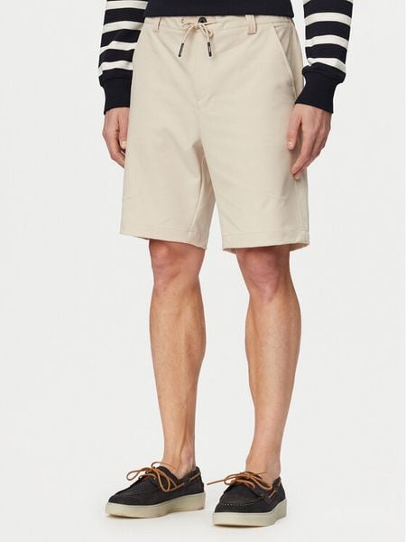 Guess Szorty materiałowe M6GD36 W2169 Kremowy Regular Fit. Białe szorty męskie Guess, z materiału, bez kołnierzyka. Za 434.99 zł.