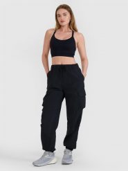 4F Spodnie casual cargo damskie - czarne S. Czarne spodnie materiałowe damskie 4f, bez wzorów, z syntetyku, casualowe. Za 149.99 zł.