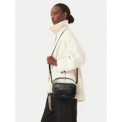 Torebka Calvin Klein. Czarne torebki klasyczne damskie CALVIN KLEIN, bez wzorów, bez dodatków. Za 449.99 zł.