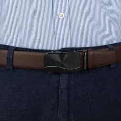 Pasek męski skórzany 3,5 cm klamra automatyczna Beltimore brązowy 53-562 : Kolory - brązowy, beżowy, Rozmiar pasków - r.115-130 cm. Brązowe paski męskie bez wzorów, ze skóry, wizytowe. Za 64.99 zł.