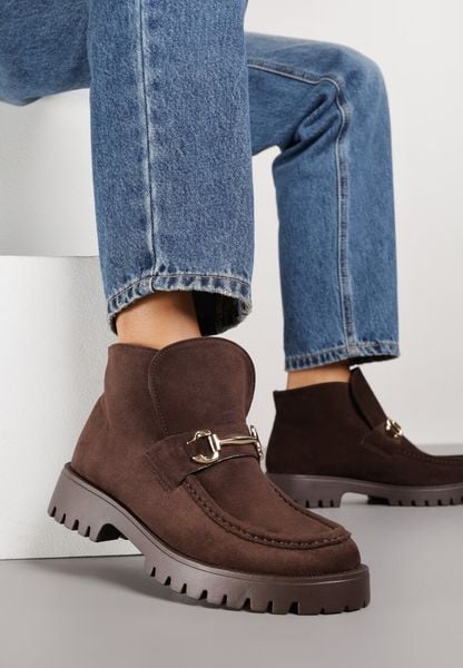 Brązowe Botki w Stylu Loafersów Zdobione Metaliczną Aplikacją Aqianey. Brązowe botki damskie Renee, z jeansu, klasyczne, bez obcasa, na płaskiej podeszwie, bez zapięcia. Za 129.99 zł.