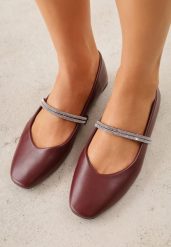 Bordowe Wsuwane Balerinki z Ozdobnym Paskiem z Cyrkoniami Rola. Czerwone baleriny damskie Born2be, z aplikacjami, bez obcasa. Za 49.99 zł.