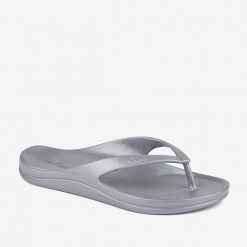 Damskie klapki Coqui. Czarne klapki damskie Coqui, bez wzorów, bez obcasa. Za 115.99 zł.