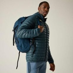 Męska pikowana kurtka Hurden. Niebieskie kurtki męskie Regatta, m, bez wzorów, z poliamidu, sportowe, bez kaptura. W wyprzedaży za 249.99 zł.