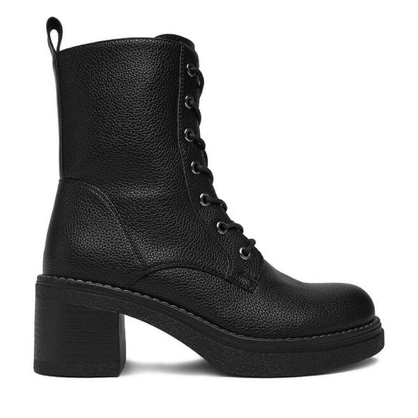 Trzewiki Clara Barson. Czarne botki damskie Clara Barson, bez obcasa, na słupku, bez zapięcia. Za 179.99 zł.