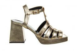 Sandały Bayla-157 4550 074-P Złoty Lico 157036, Skóra naturalna - 39. Żółte sandały damskie Bayla, bez wzorów, z materiału, bez obcasa, na platformie. W wyprzedaży za 224.10 zł.