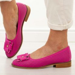 Fuksja ażurowe skórzane baleriny damskie Cambell 19416. Czerwone baleriny damskie Cambell, z aplikacjami, z jeansu, bez obcasa, na obcasie. Za 229.00 zł.