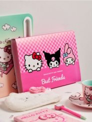 Teczka Hello Kitty and Friends - różowy. Czerwone aktówki damskie Sinsay. Za 15.99 zł.