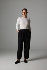 SPODNIE MARISA CZARNE M - Flawless. Czarne spodnie materiałowe damskie Flawless, bez wzorów, z materiału, eleganckie, z podwyższonym stanem. Za 589.00 zł.