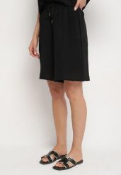 Czarne Szorty z Bawełną z Wysokim Stanem i Sznurkiem Talonessa. Czarne szorty damskie Born2be, bez wzorów, z bawełny, sportowe, z podwyższonym stanem. Za 39.99 zł.
